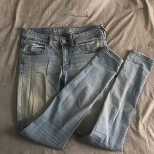 light wash american eagle jeans